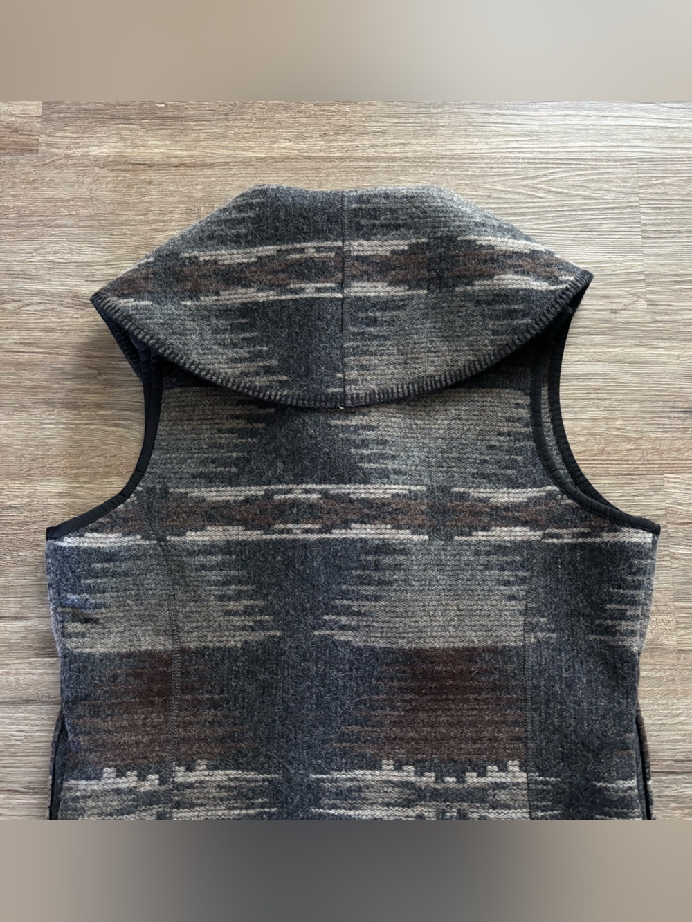 Woolrich women’s M medium wrap Aztec western vest. Good condition. Preloved - Picture 4 of 12